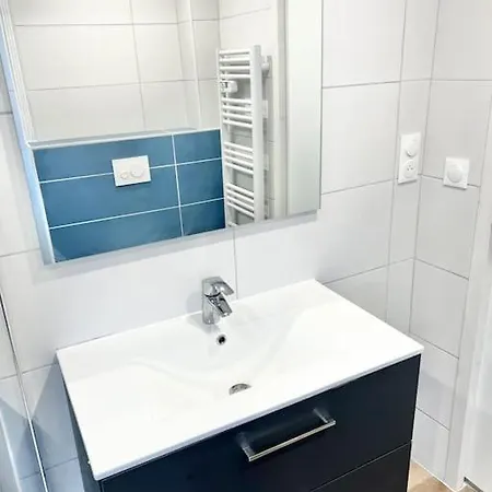 Meubles Saint Marc ブレスト